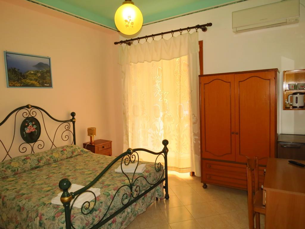 Casa Vittorio B&B ลีปารี ห้อง รูปภาพ