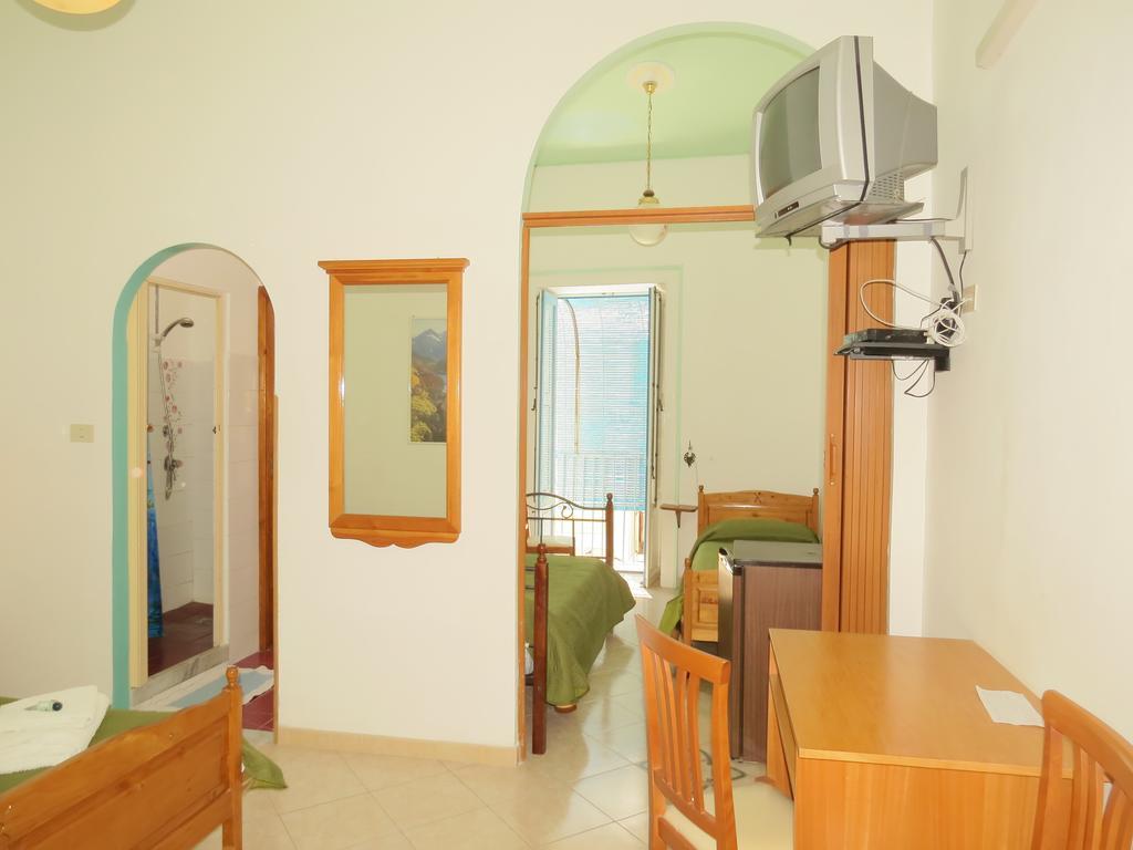 Casa Vittorio B&B ลีปารี ภายนอก รูปภาพ