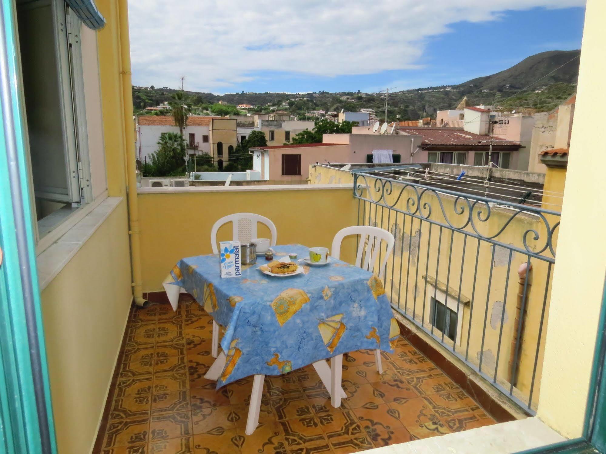 Casa Vittorio B&B ลีปารี ภายนอก รูปภาพ